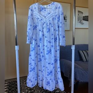 Beautiful Cottage Core Nightgown 😍🦋🍄
